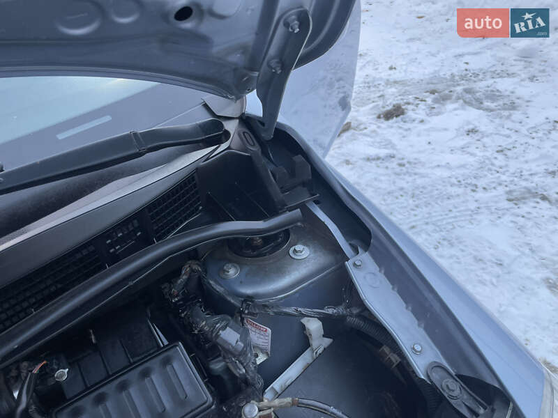 Хетчбек Nissan TIIDA 2011 в Дніпрі