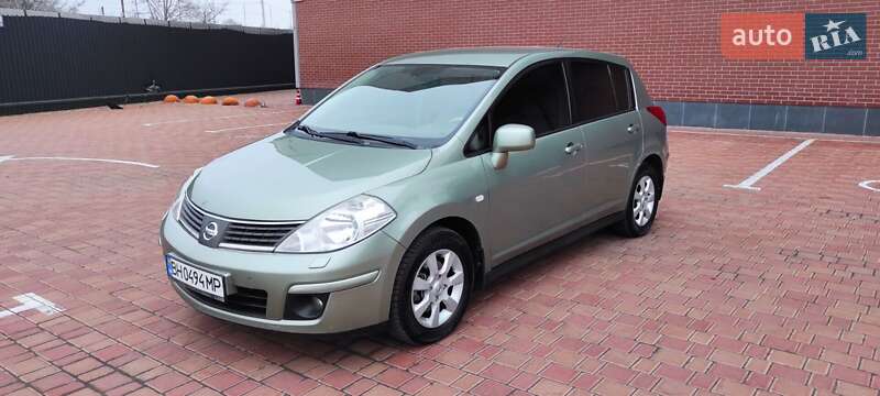 Nissan TIIDA 2008