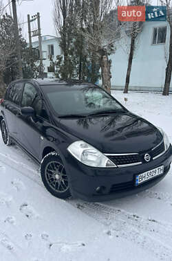 Хетчбек Nissan TIIDA 2008 в Білгороді-Дністровському