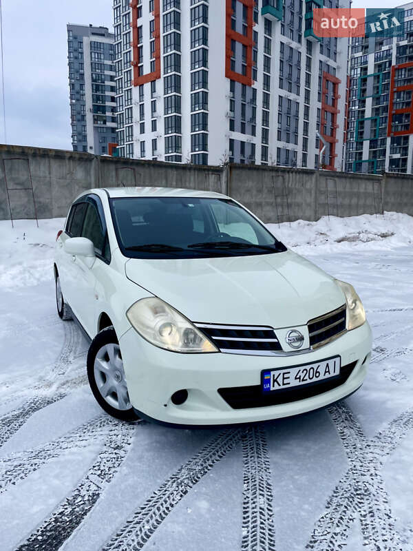 Хэтчбек Nissan TIIDA 2012 в Киеве