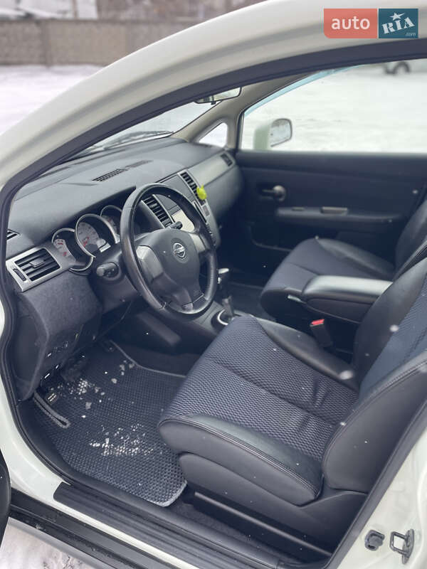 Хэтчбек Nissan TIIDA 2012 в Киеве