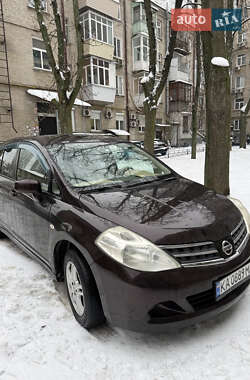 Хэтчбек Nissan TIIDA 2011 в Киеве