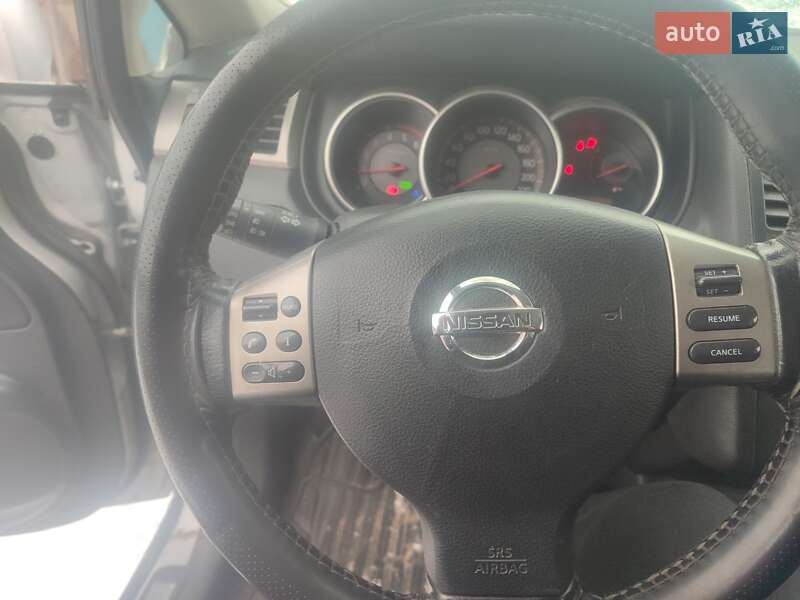 Хэтчбек Nissan TIIDA 2008 в Кропивницком