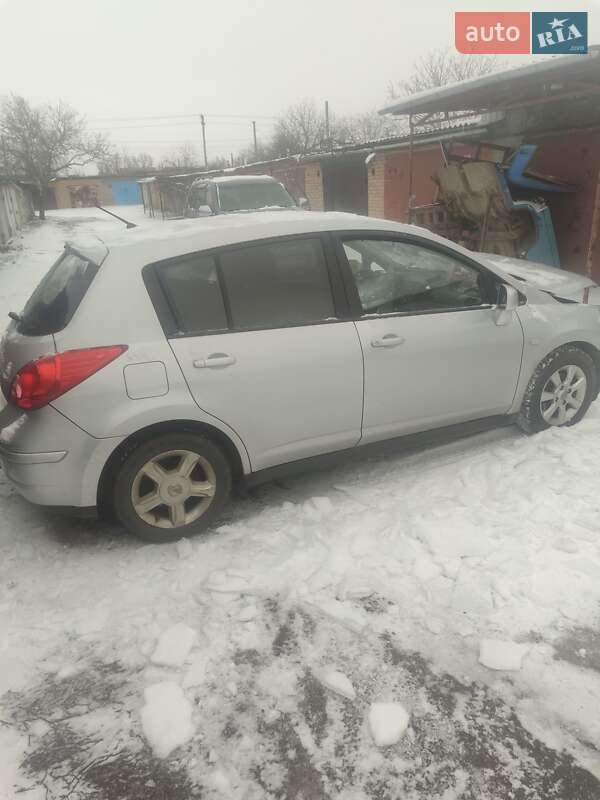 Хэтчбек Nissan TIIDA 2008 в Кропивницком