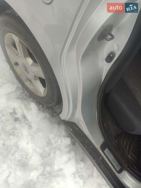 Хэтчбек Nissan TIIDA 2008 в Кропивницком