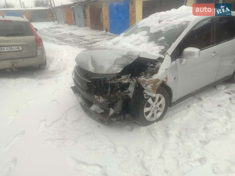 Хэтчбек Nissan TIIDA 2008 в Кропивницком