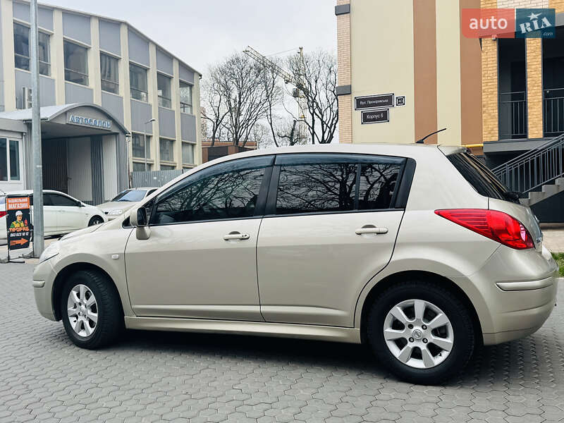 Седан Nissan TIIDA 2011 в Одессе