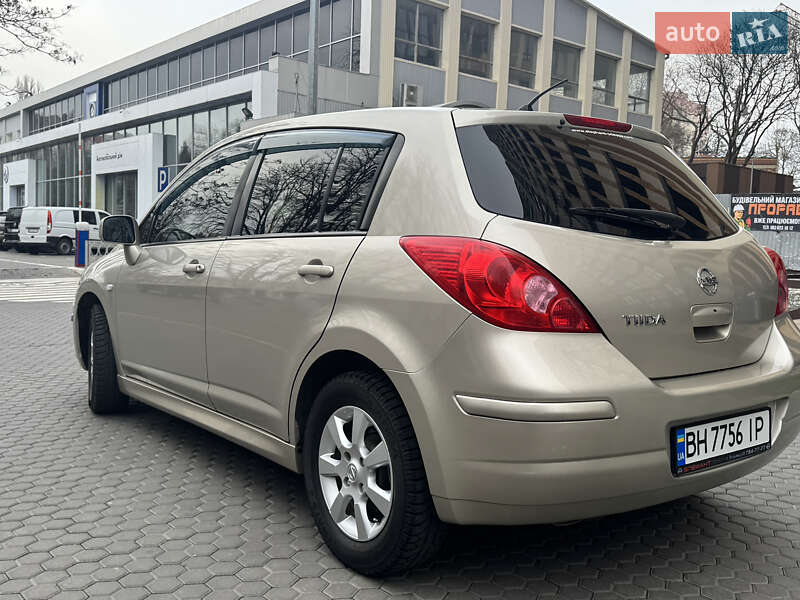 Седан Nissan TIIDA 2011 в Одессе