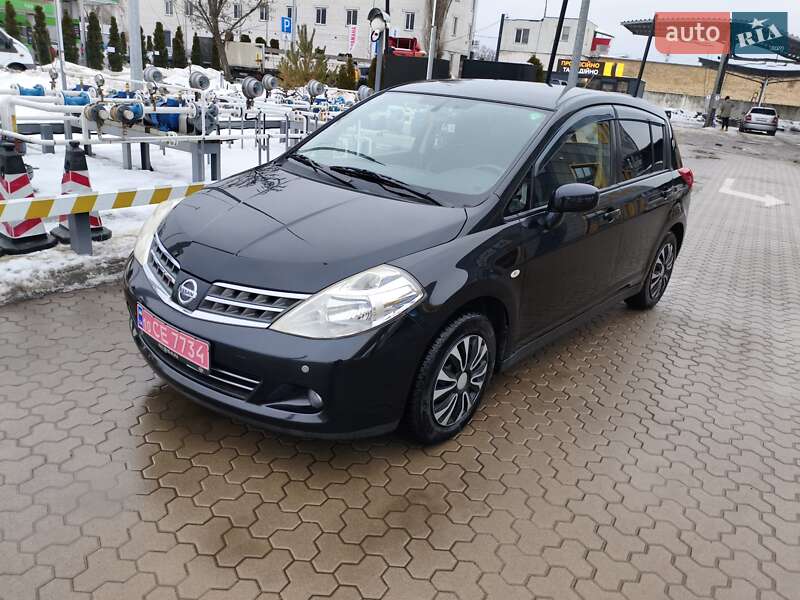 Nissan TIIDA 2012