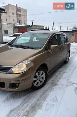 Хэтчбек Nissan TIIDA 2008 в Киеве