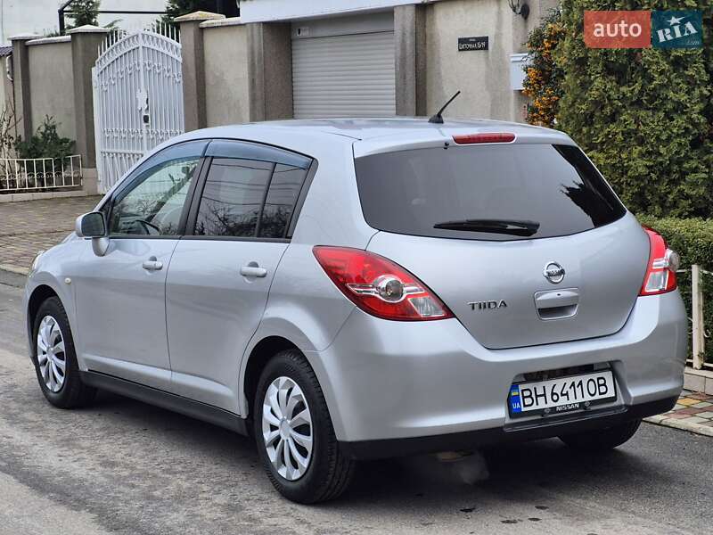 Хэтчбек Nissan TIIDA 2010 в Одессе фото 16 Хэтчбек Nissan TIIDA 2010 в Одессе