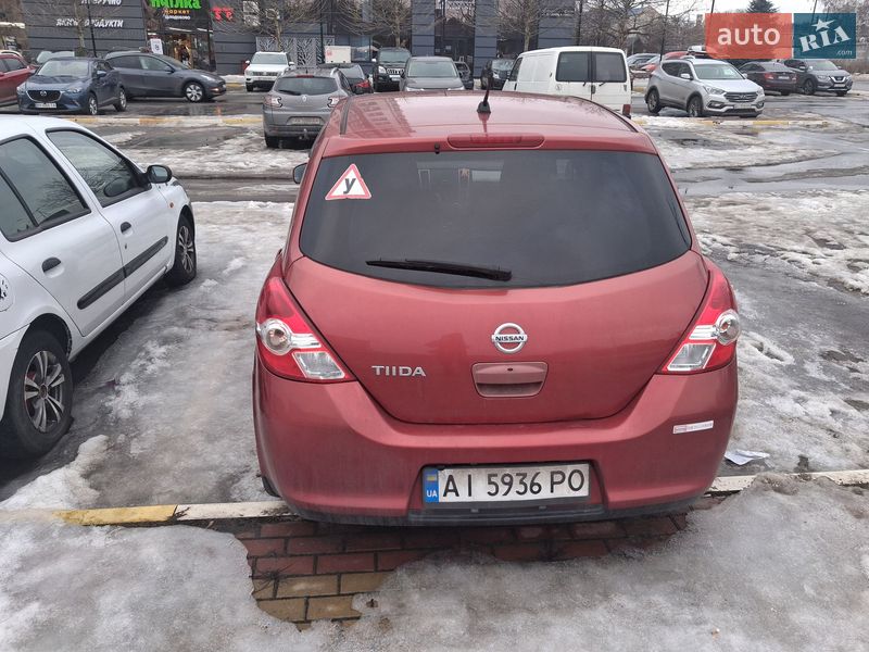 Хэтчбек Nissan TIIDA 2011 в Буче