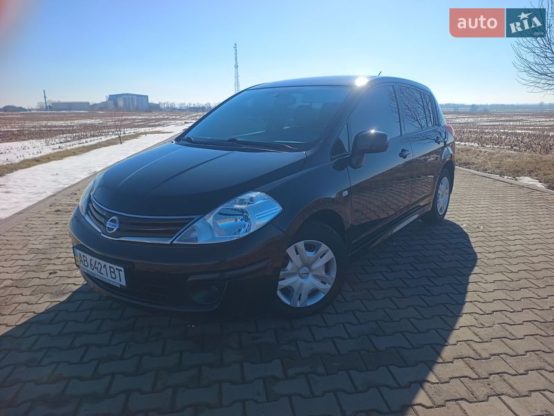 Хэтчбек Nissan TIIDA 2012 в Липовце