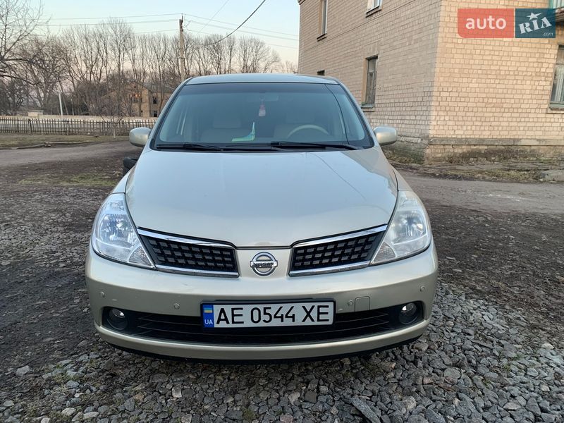 Nissan TIIDA 2008