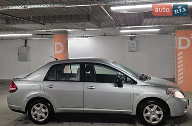 Седан Nissan TIIDA 2012 в Киеве
