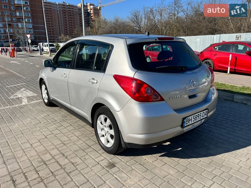 Хэтчбек Nissan TIIDA 2006 в Одессе