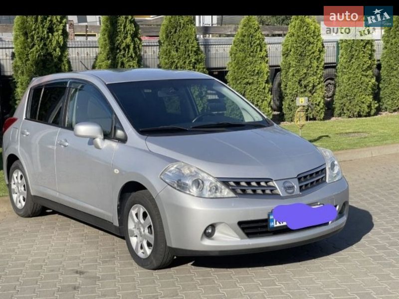 Nissan TIIDA 2012