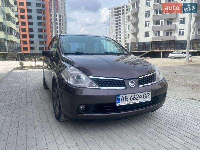 Nissan TIIDA 2008