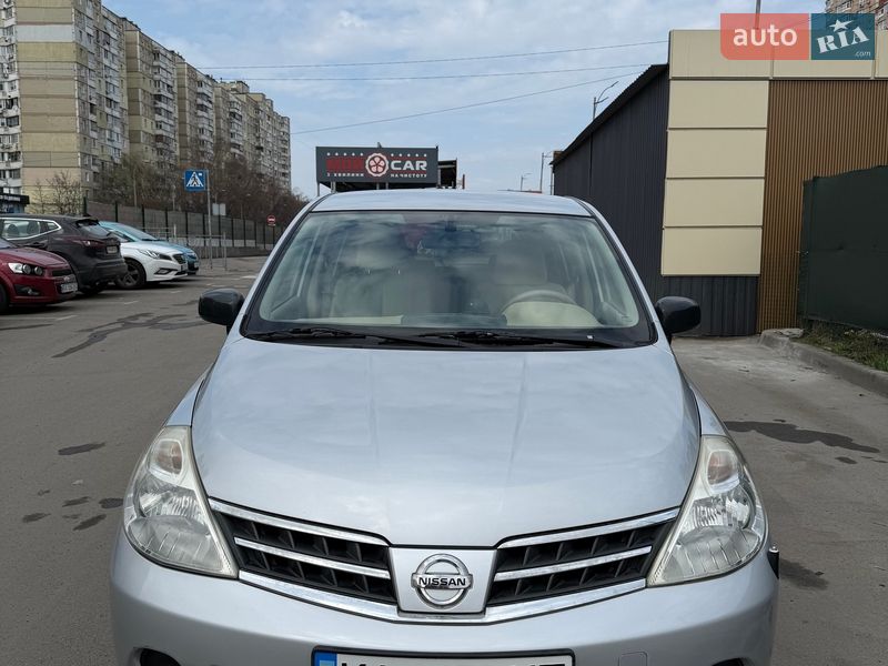 Хэтчбек Nissan TIIDA 2012 в Киеве