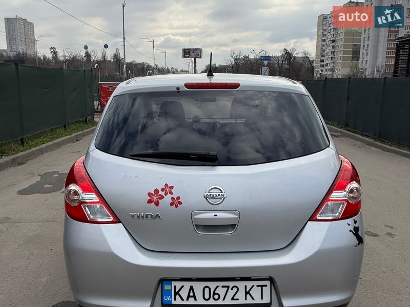 Хэтчбек Nissan TIIDA 2012 в Киеве