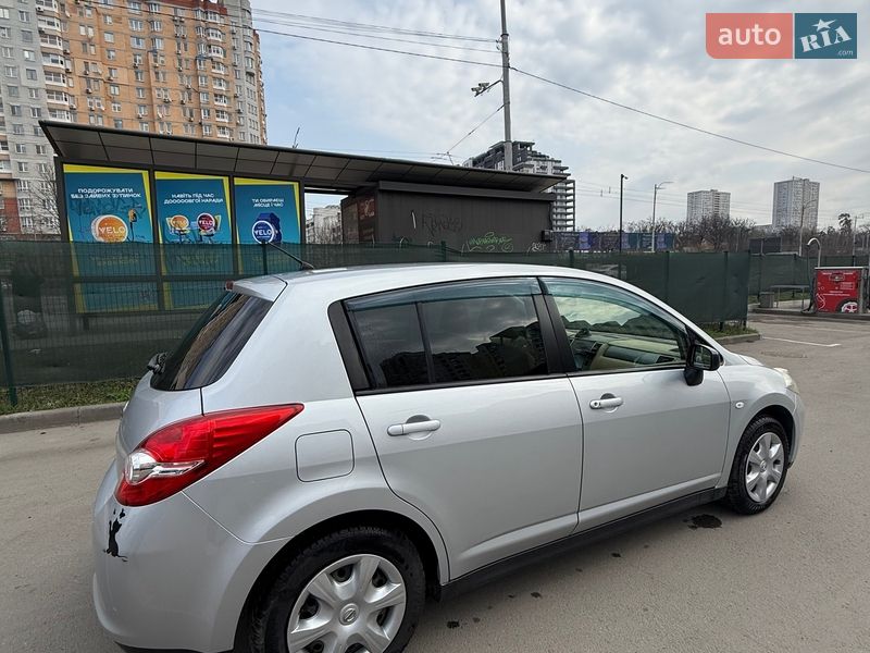 Хэтчбек Nissan TIIDA 2012 в Киеве