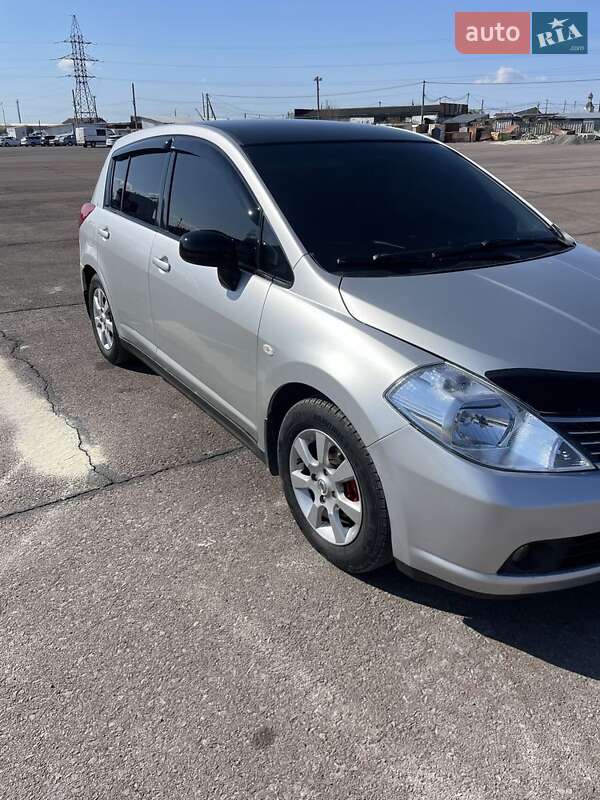 Nissan TIIDA 2008
