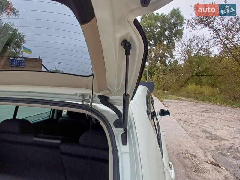 Хэтчбек Nissan TIIDA 2012 в Киеве фото 6 Хэтчбек Nissan TIIDA 2012 в Киеве