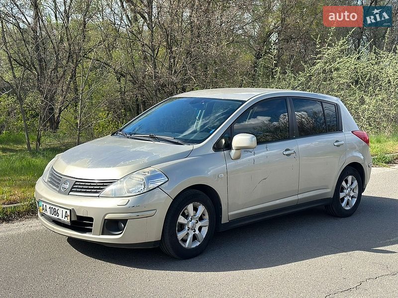 Nissan TIIDA 2008