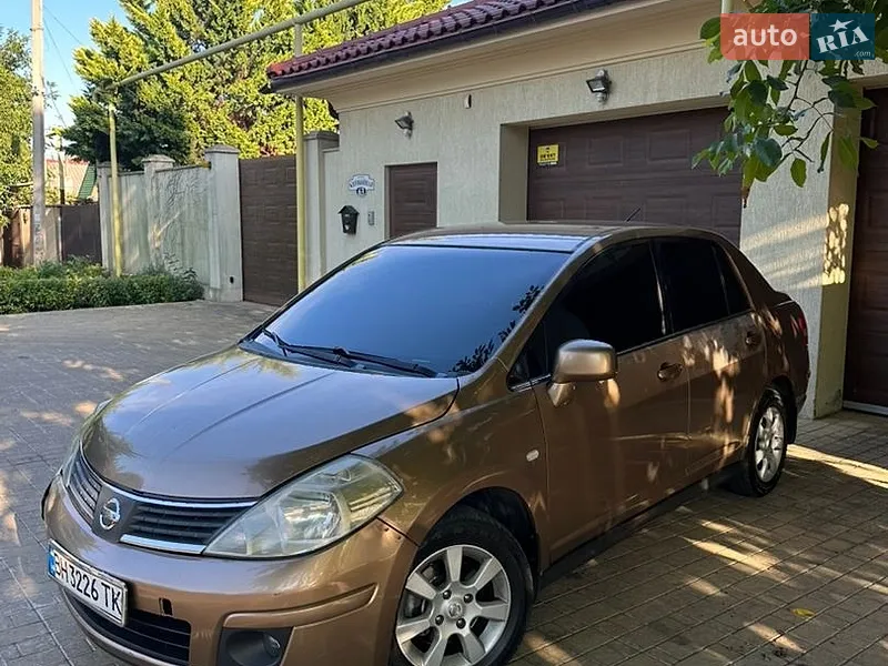 Nissan TIIDA 2008