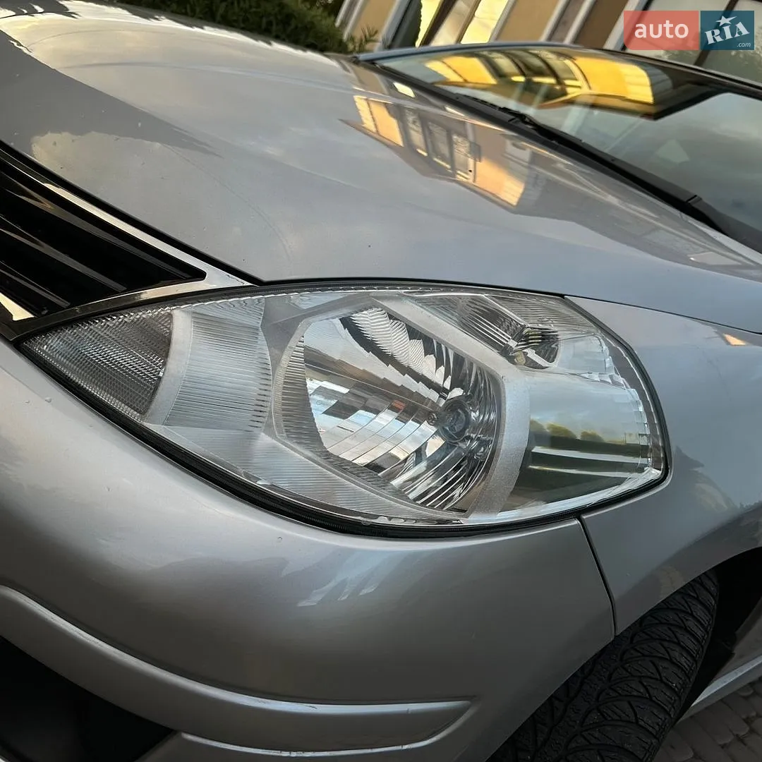 2013 Nissan Tiida - мініатюра 4