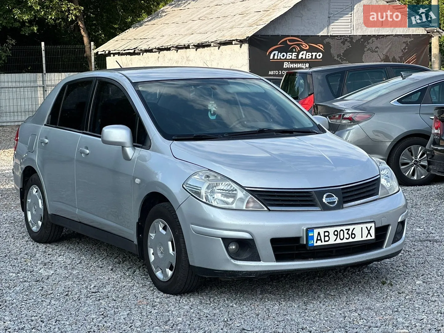 2010 Nissan Tiida - мініатюра 2