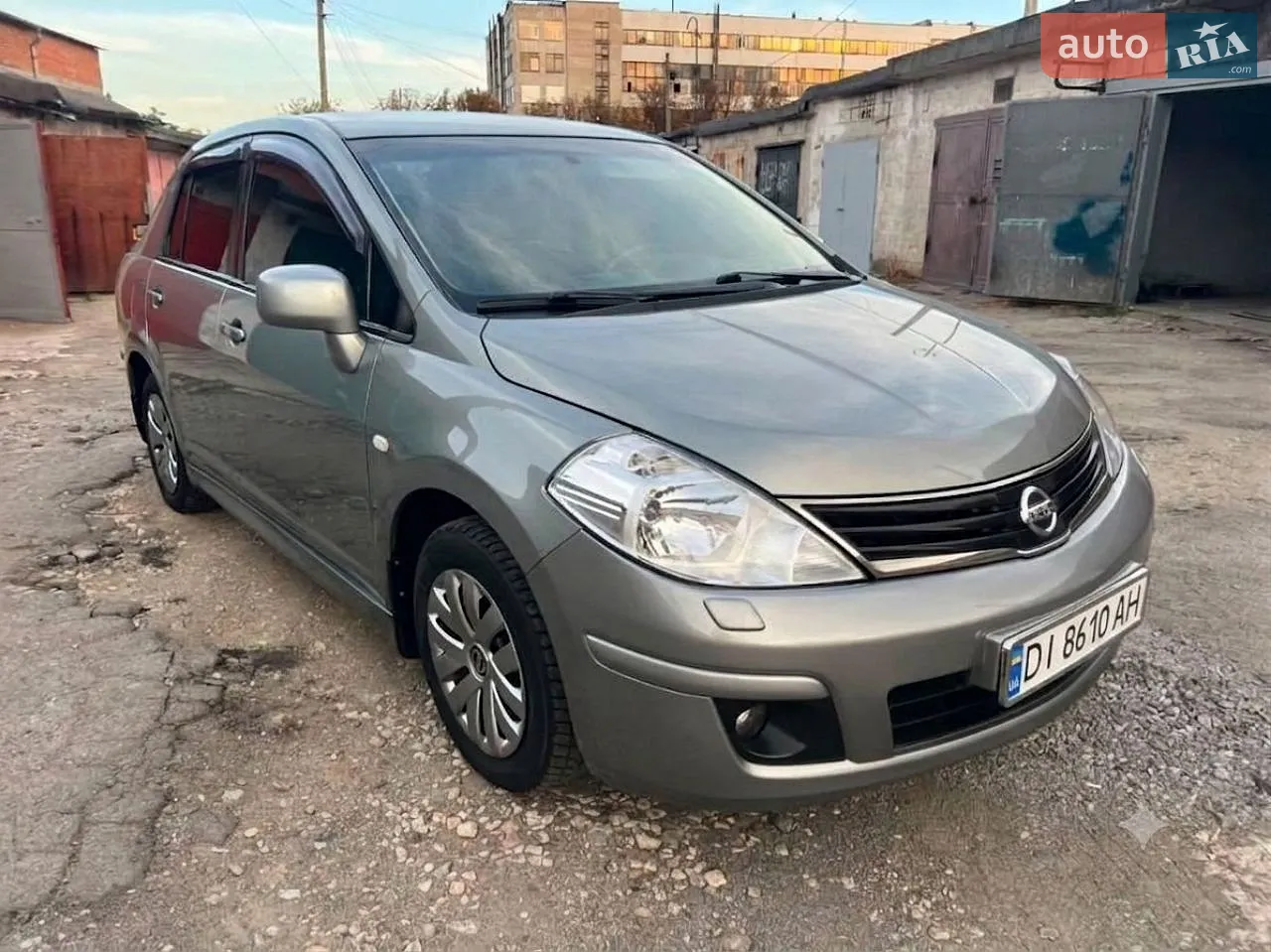 2010 Nissan Tiida - мініатюра 2
