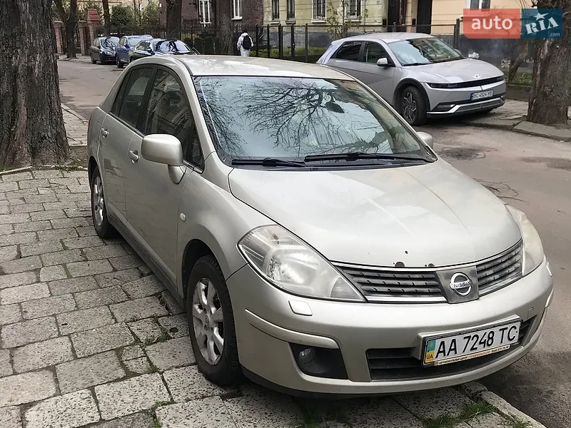 Nissan TIIDA 2007