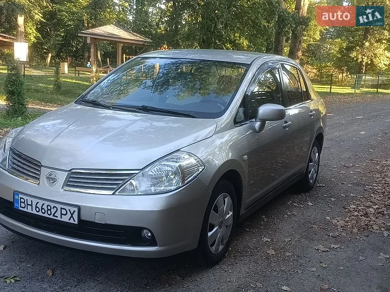 Nissan TIIDA