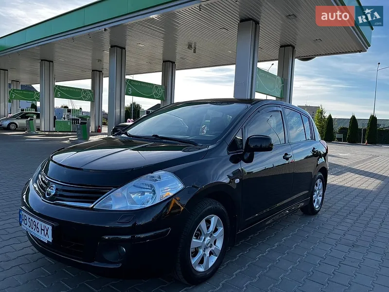 Nissan TIIDA 2012