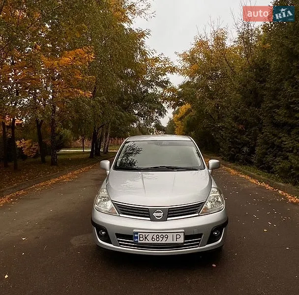 Nissan TIIDA 2008