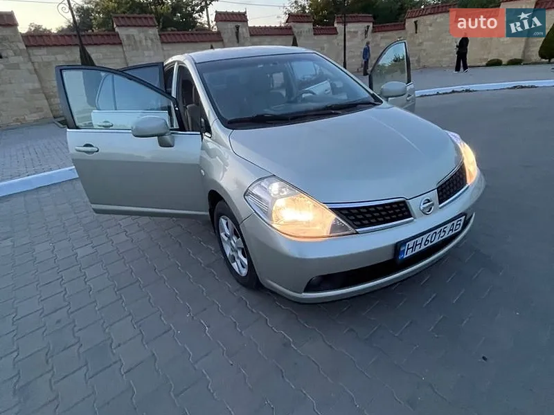 Nissan TIIDA