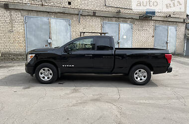 Пикап Nissan Titan 2017 в 