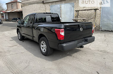 Пикап Nissan Titan 2017 в 