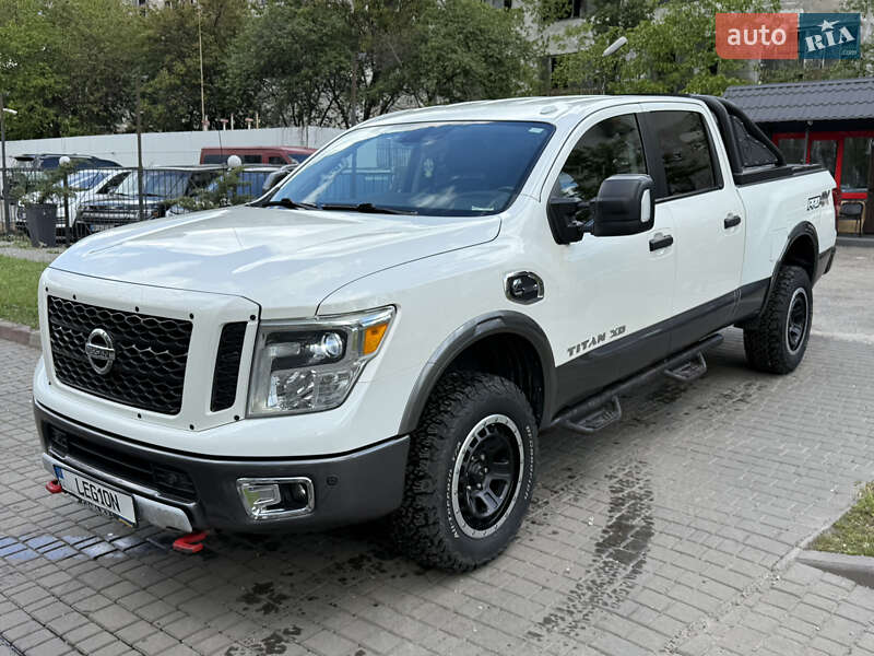 Nissan Titan 2016