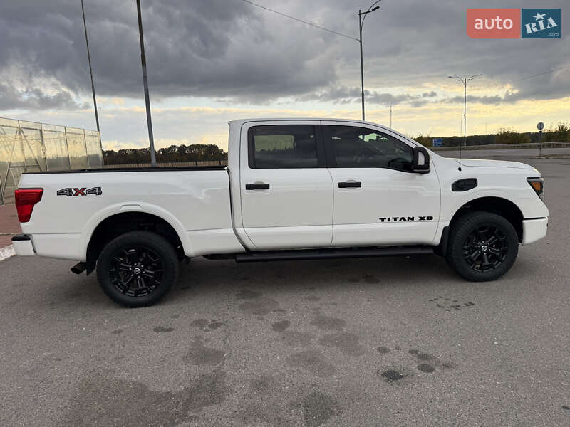 Грузовой фургон Nissan Titan 2018 в Киеве