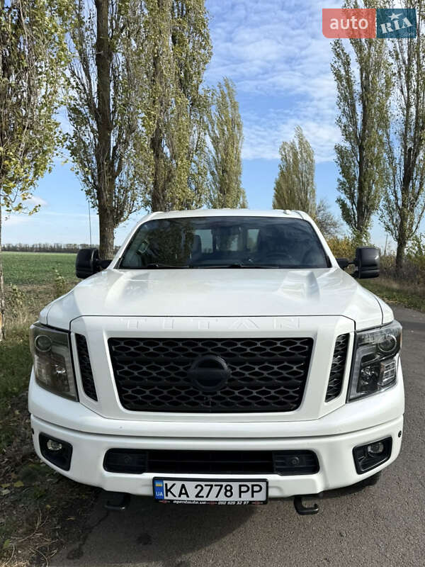 Грузовой фургон Nissan Titan 2018 в Киеве