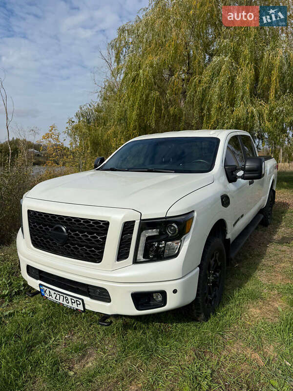 Грузовой фургон Nissan Titan 2018 в Киеве