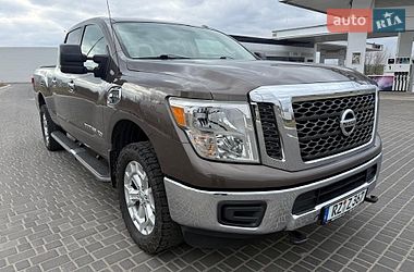 Вантажний фургон Nissan Titan 2017 в Києві