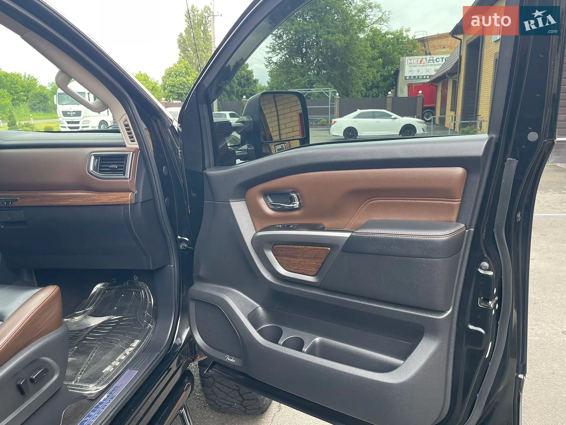 2019 Nissan Titan - мініатюра 23