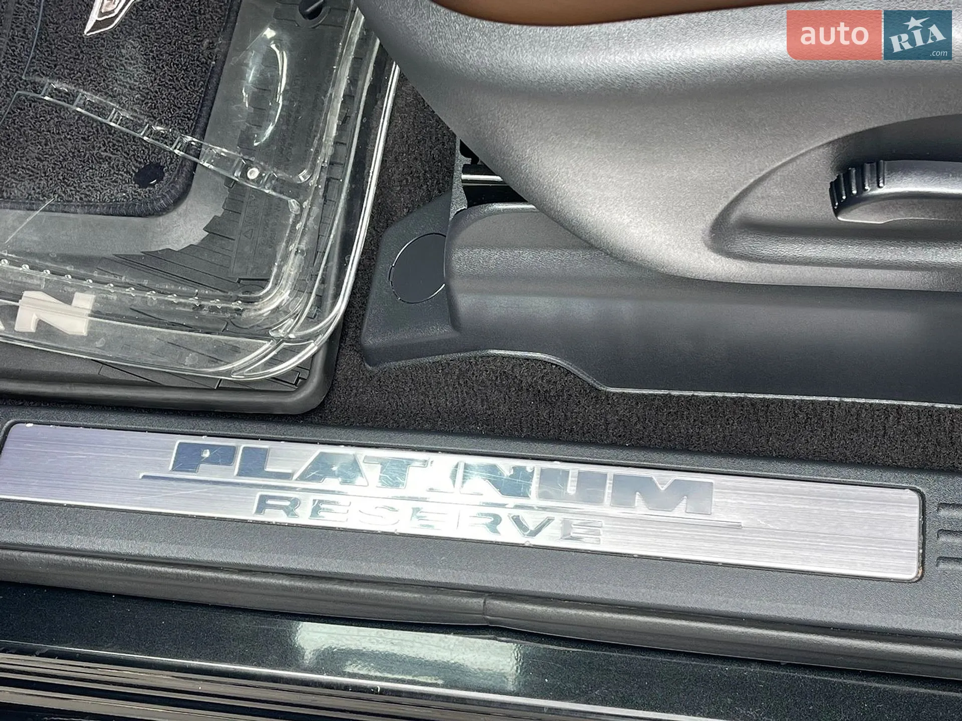 2019 Nissan Titan - мініатюра 32