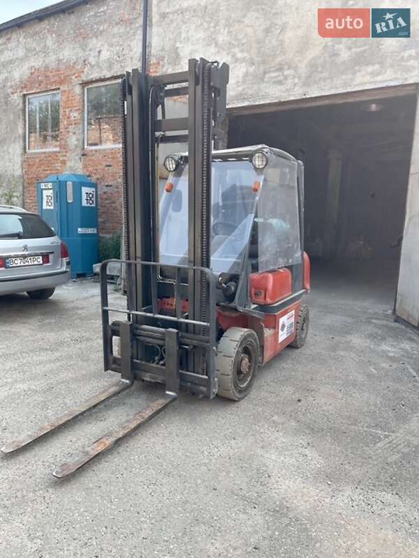 Вилочный погрузчик Nissan UD 2005 в Львове