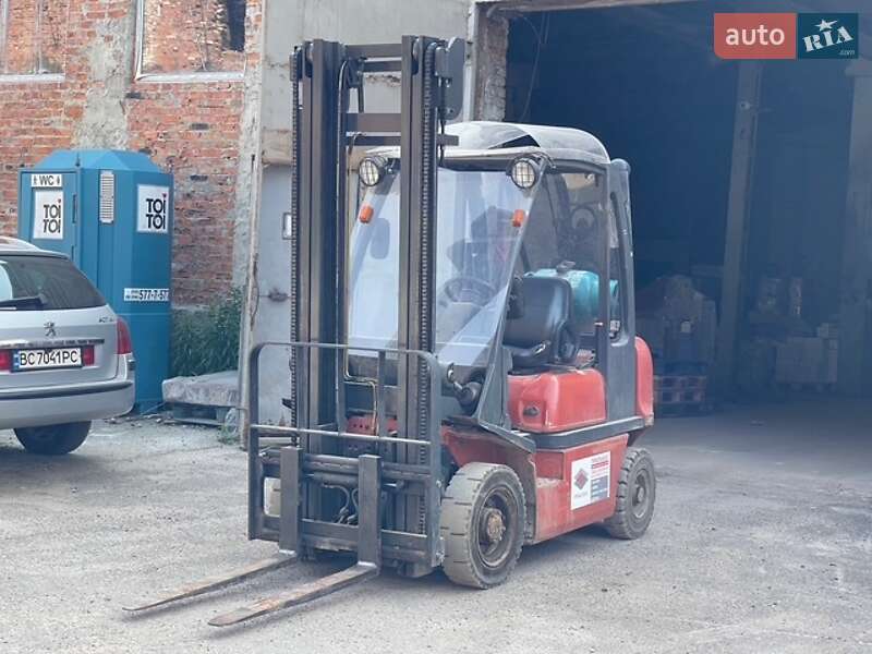 Вилочный погрузчик Nissan UD 2005 в Львове