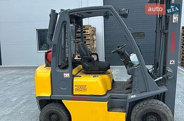 Подьемник Nissan UD 2007 в Львове