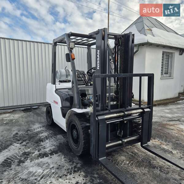 Вилочный погрузчик Nissan UGD 2012 в Пустомытах